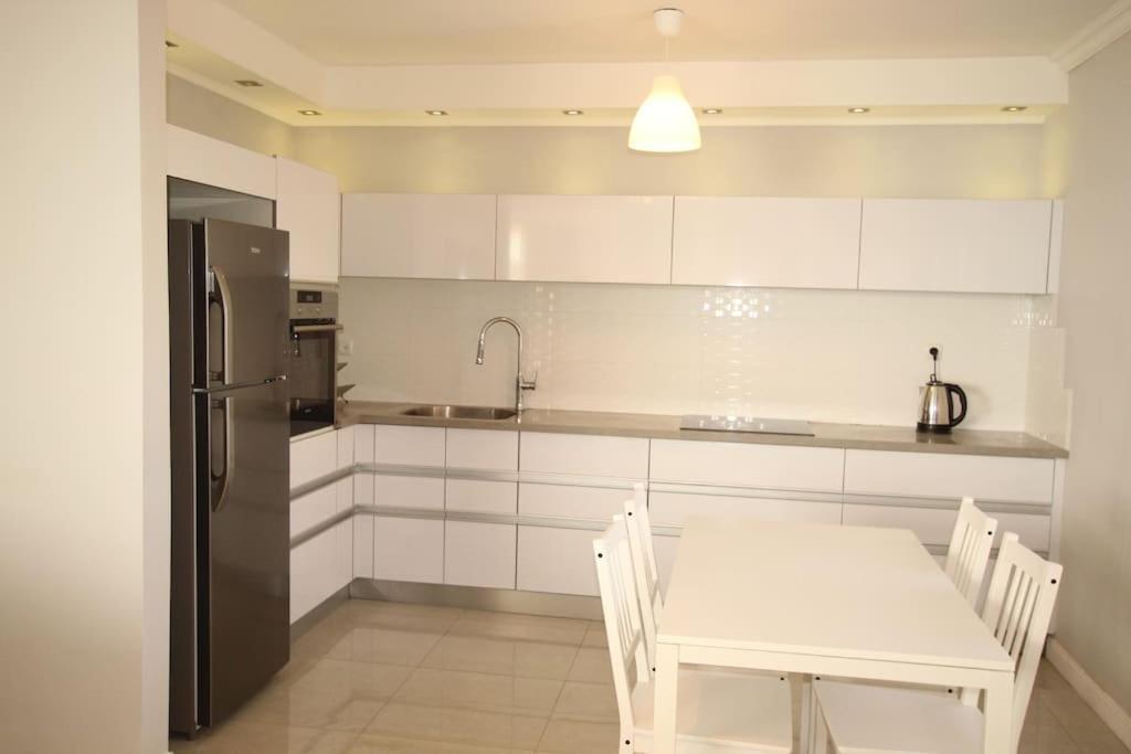 Royal Aparatment On The Sea , Blvd Nitza 34 Нетания Экстерьер фото