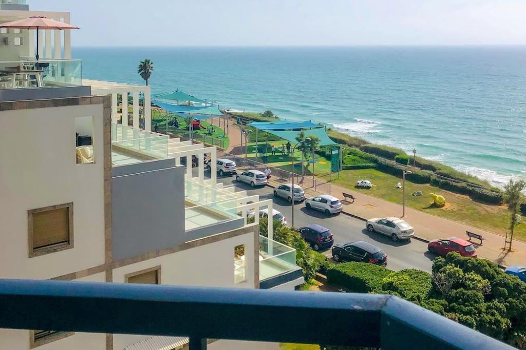 Royal Aparatment On The Sea , Blvd Nitza 34 Нетания Экстерьер фото