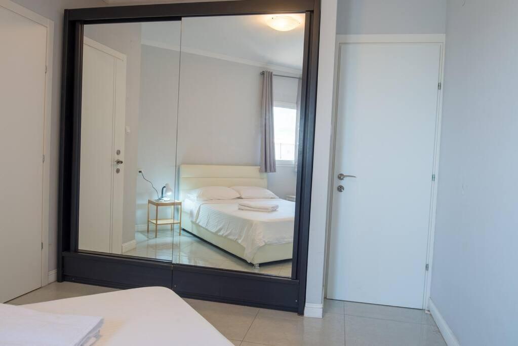 Royal Aparatment On The Sea , Blvd Nitza 34 Нетания Экстерьер фото